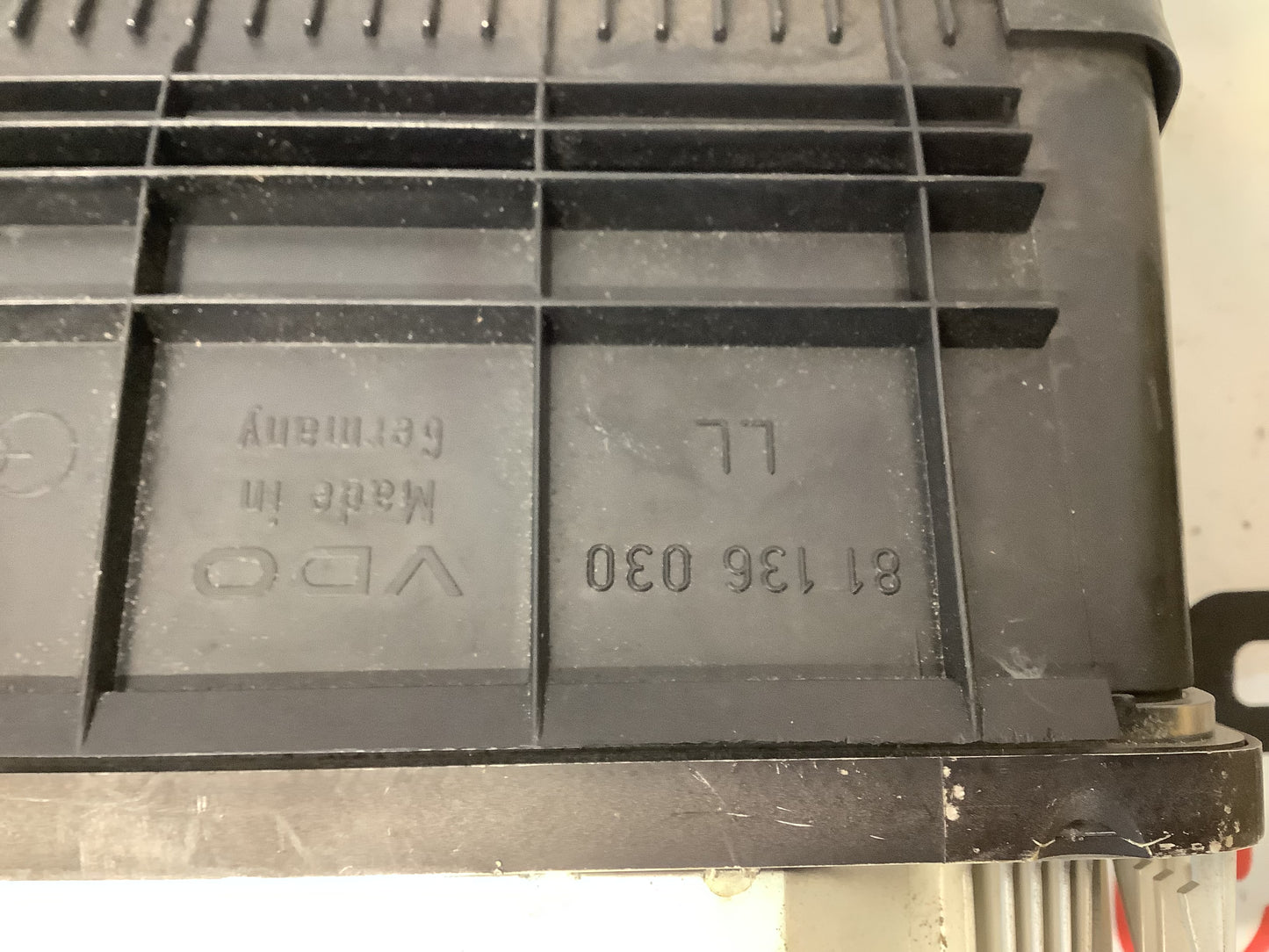 Instrument Cluster 81136030