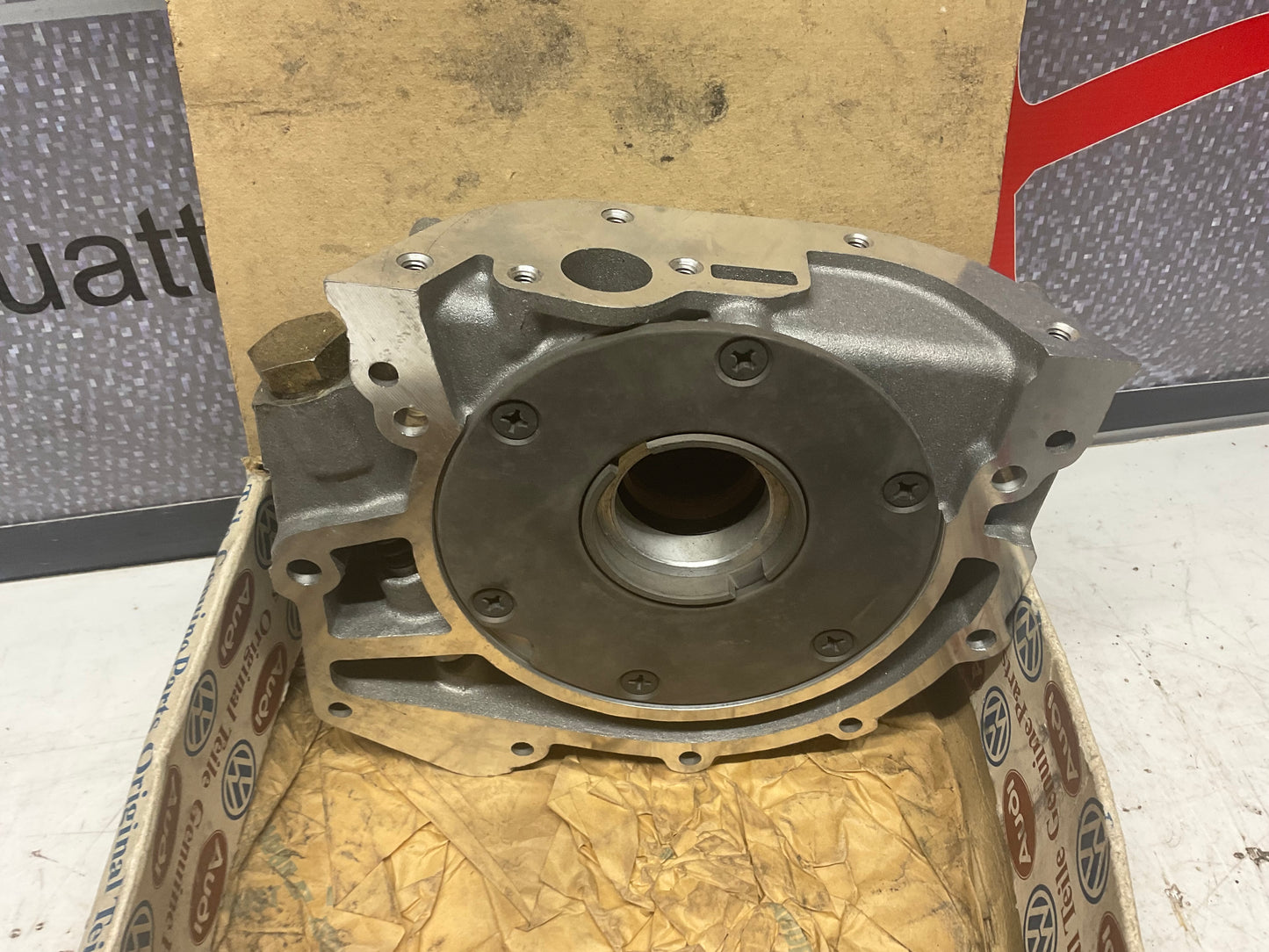 Engine Oil Pump 035115109C  NOS