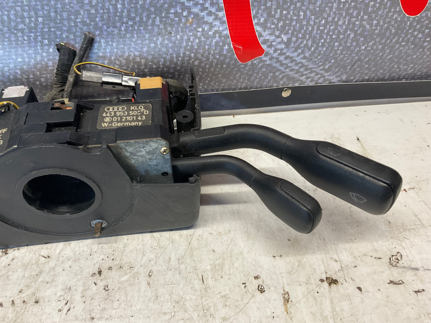 Wiper/Headlight/Turn Signal/Hazard Control  443953503D/443953513K