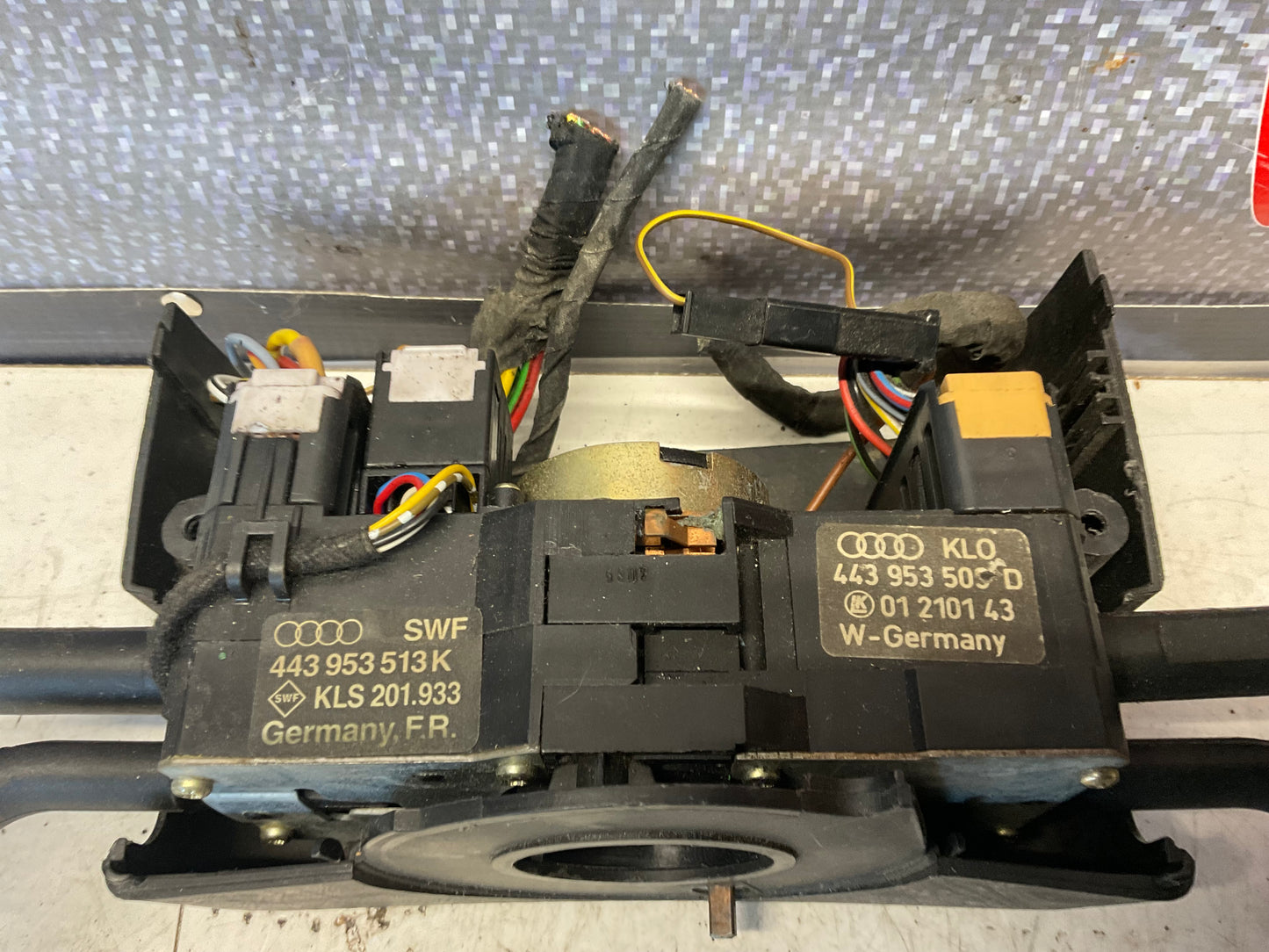 Wiper/Headlight/Turn Signal/Hazard Control  443953503D/443953513K