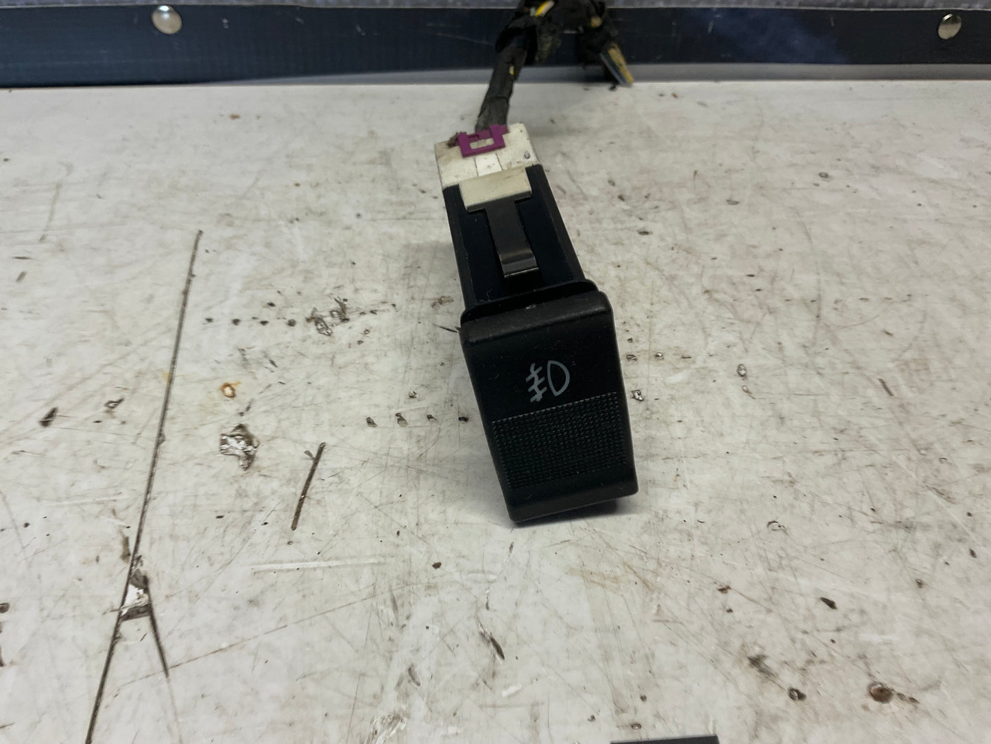Fog Light Dash Switch  893941535  B3  C3