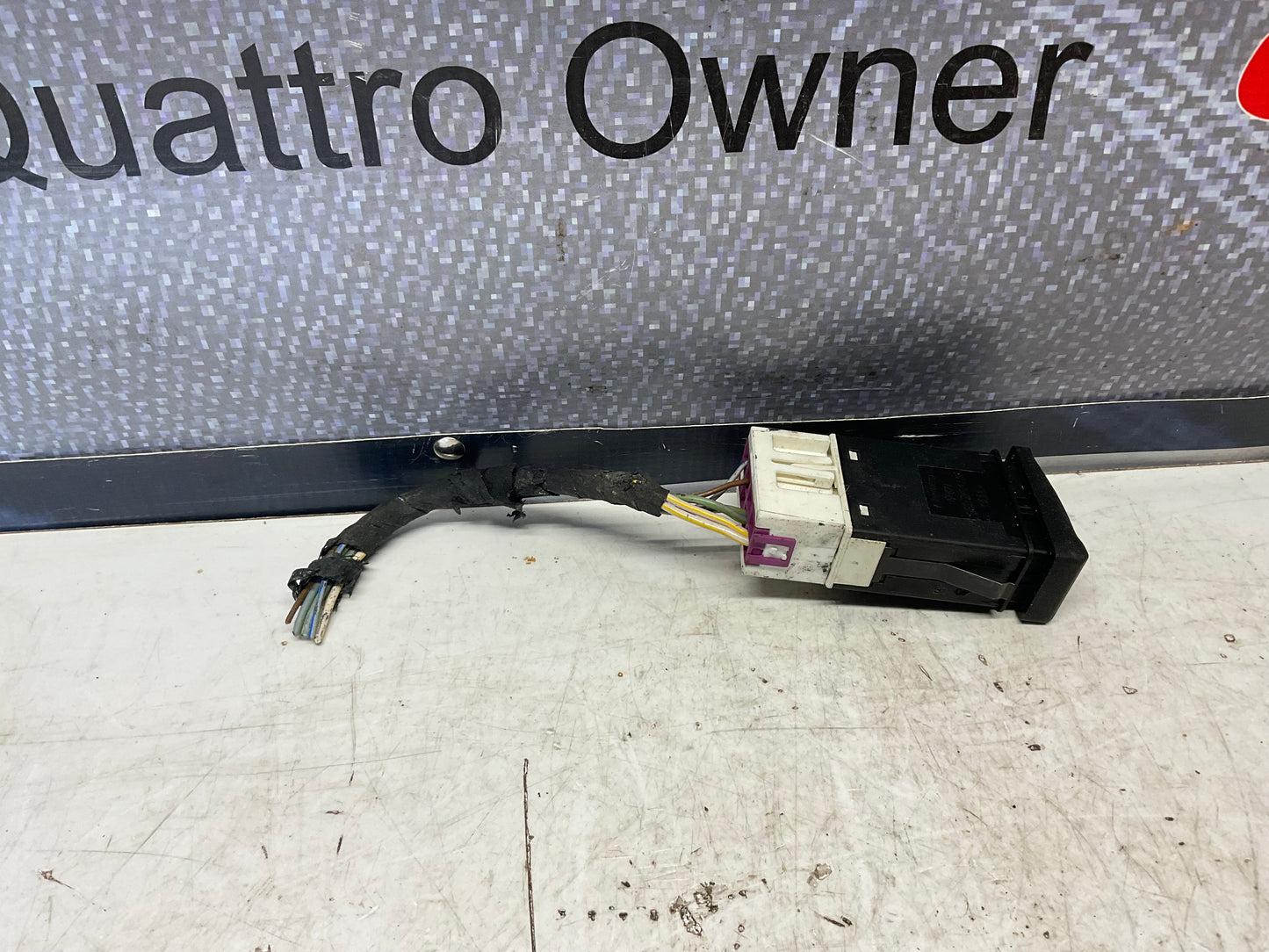 Fog Light Dash Switch  893941535  B3  C3