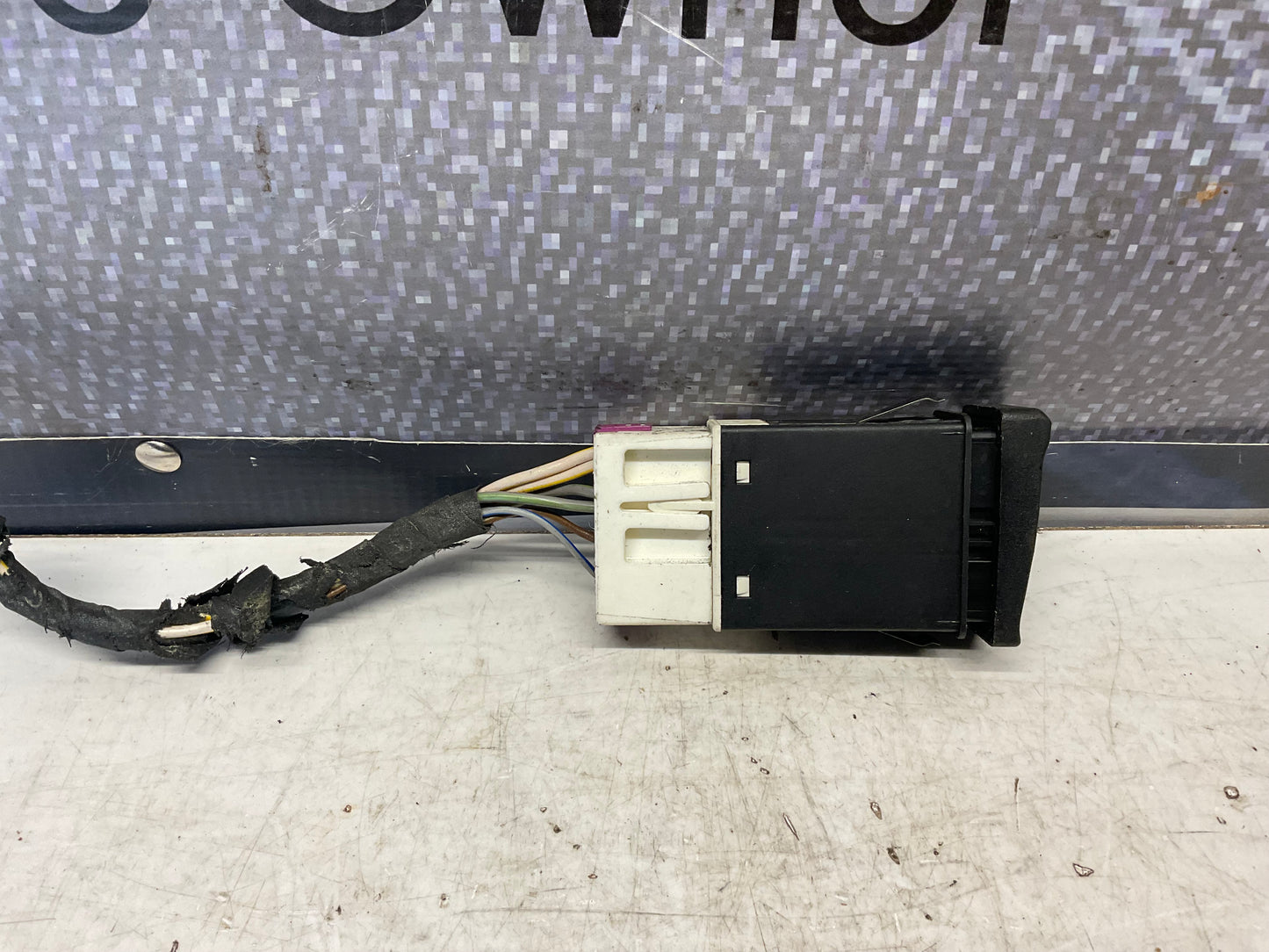 Fog Light Dash Switch  893941535  B3  C3
