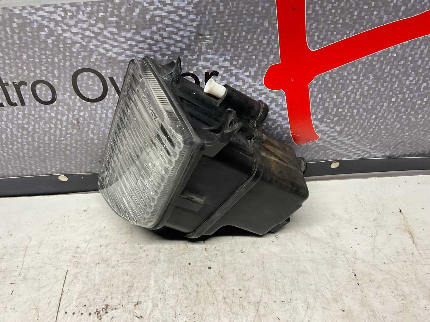 Passenger Fog Light Right 893941700B  B3  Hella