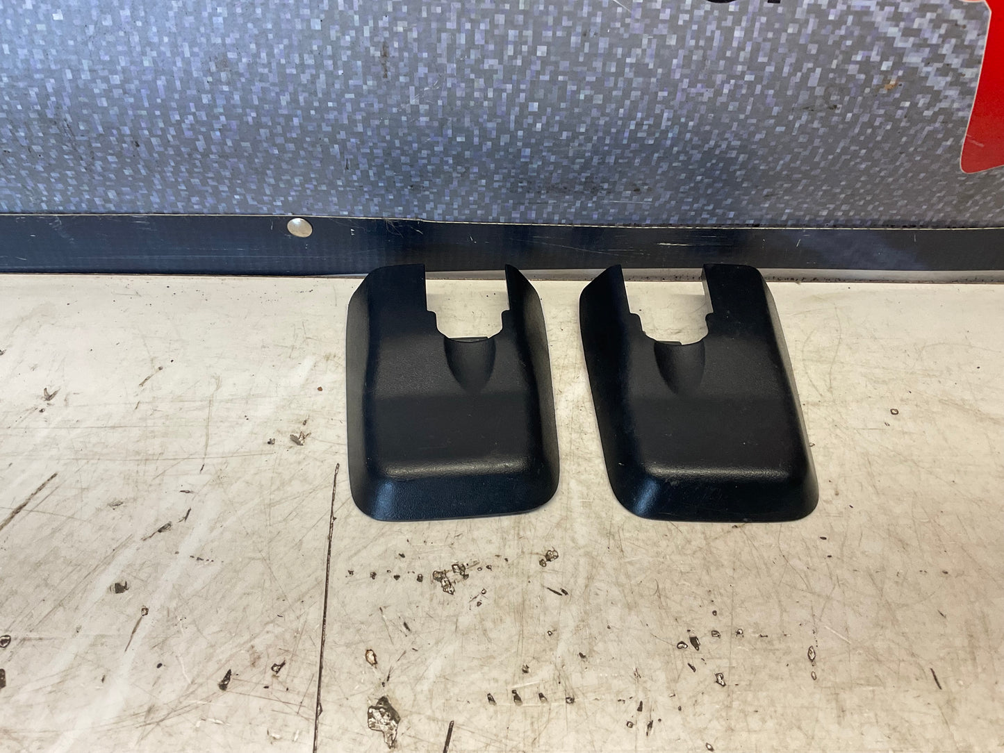 Seat Rail End Cap Set  893881347  893881348   B3