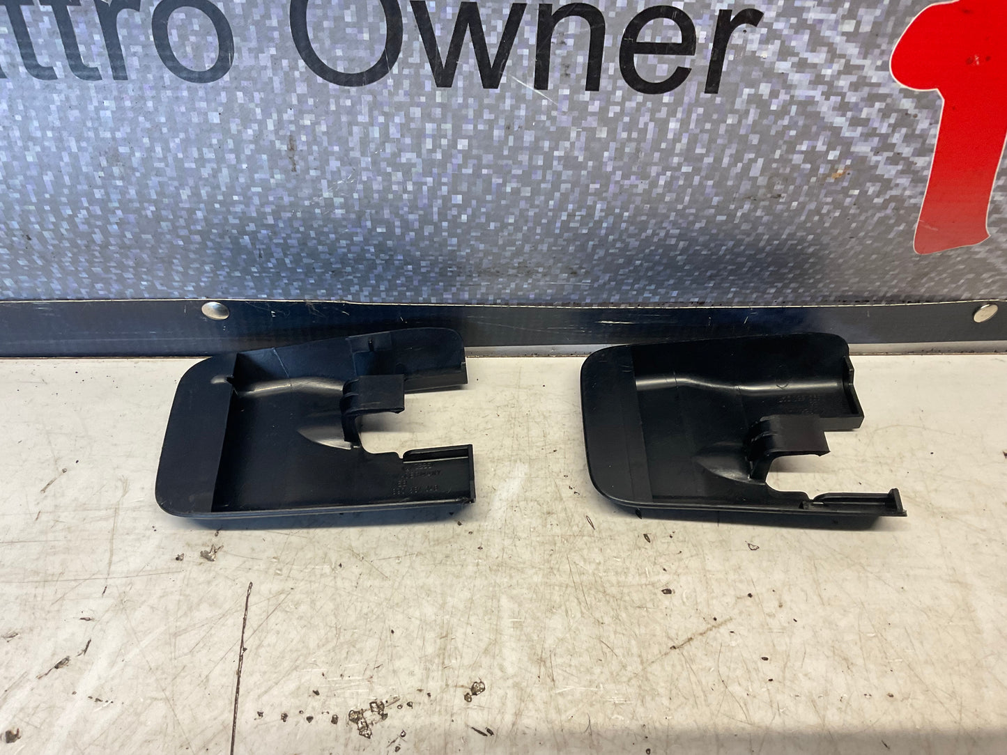 Seat Rail End Cap Set  893881347  893881348   B3