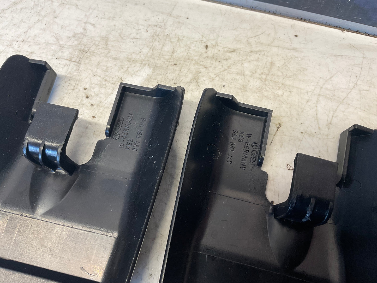 Seat Rail End Cap Set  893881347  893881348   B3
