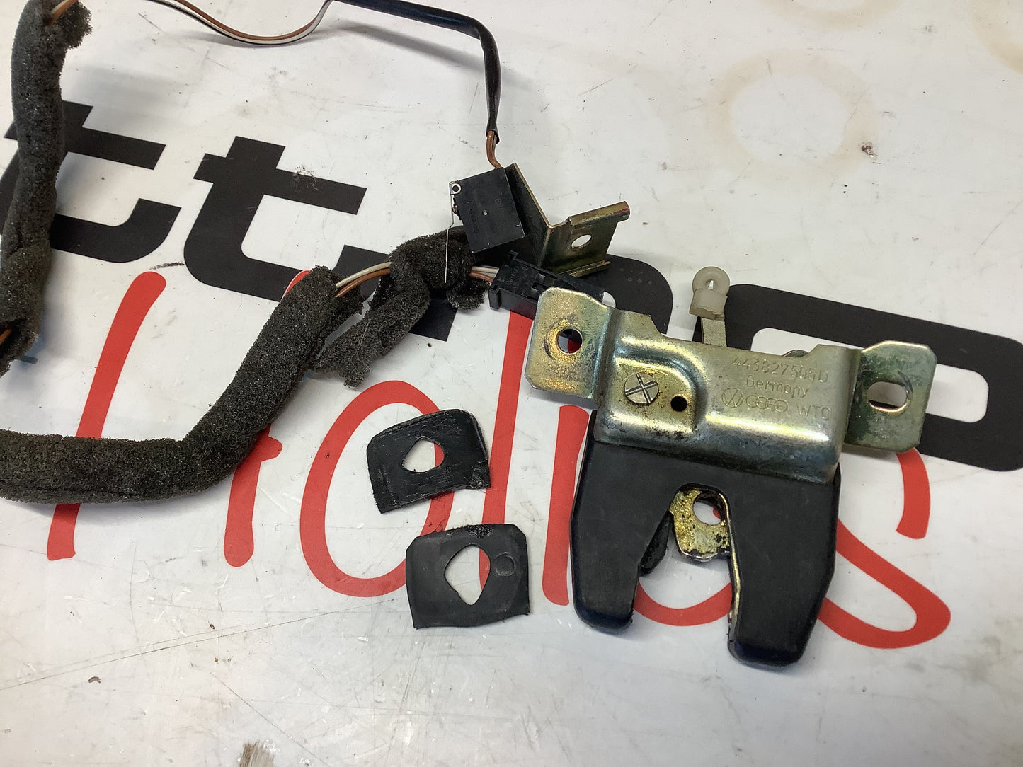 Trunk Lid Latch 443827505D