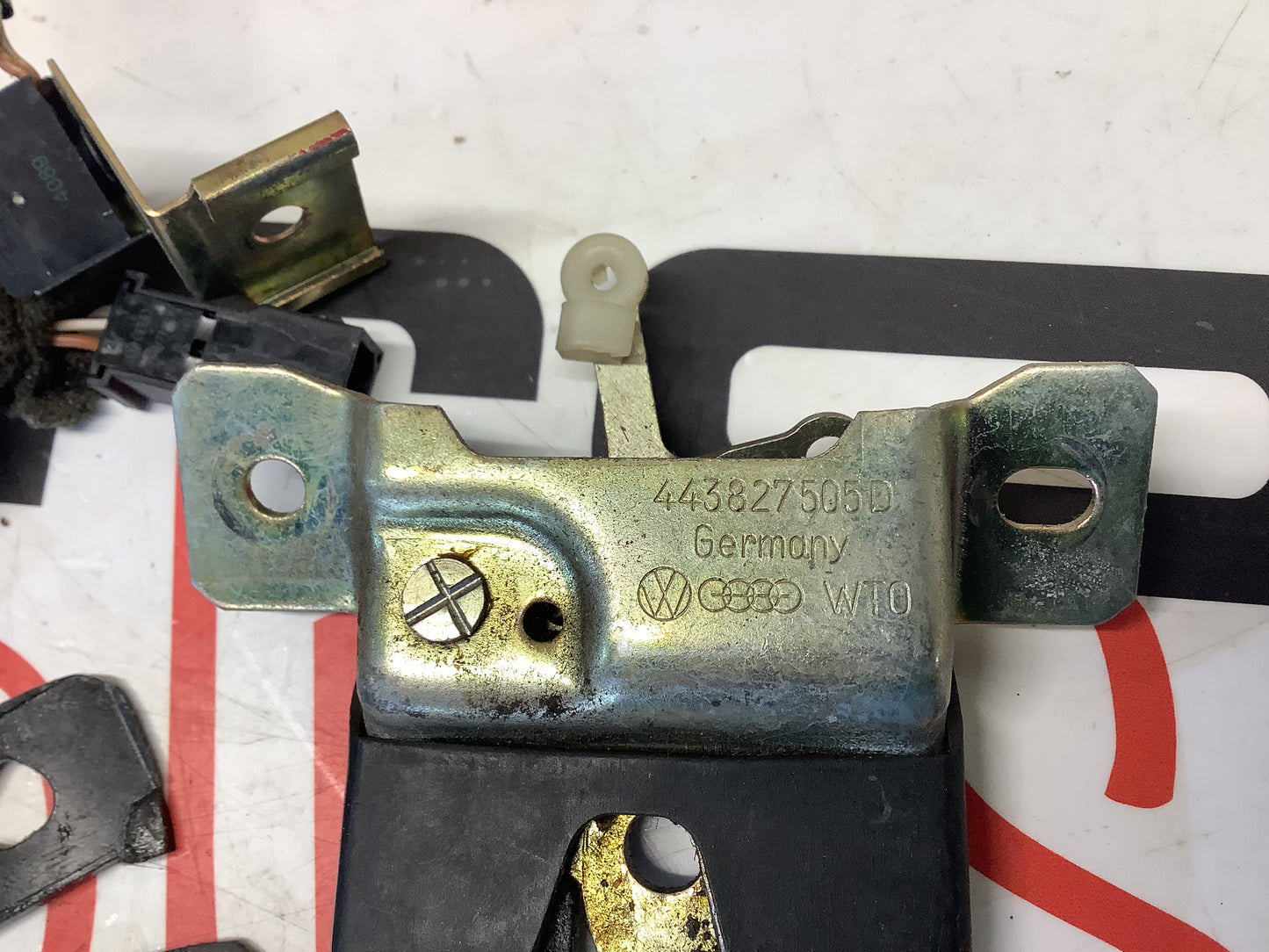 Trunk Lid Latch 443827505D