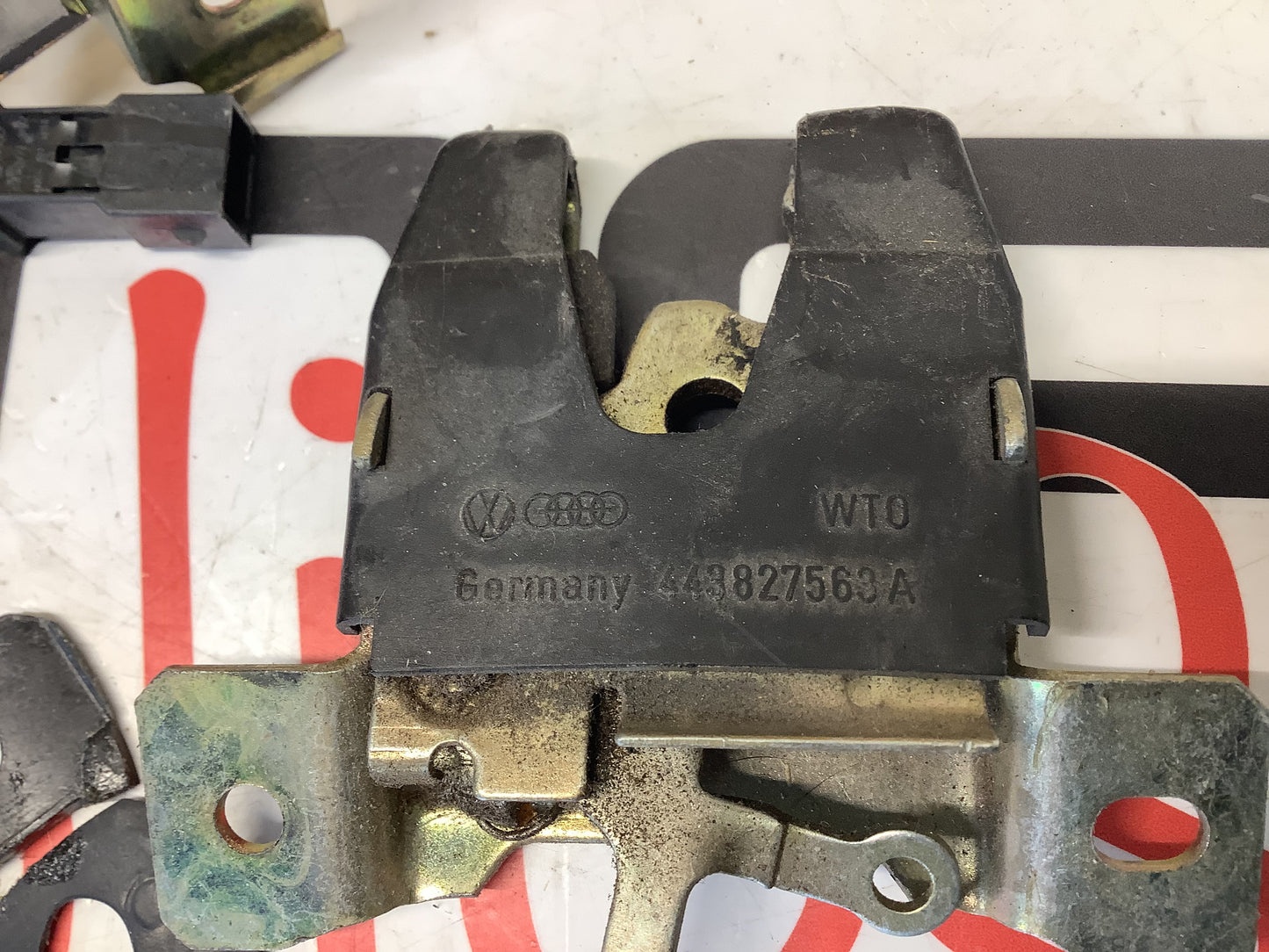 Trunk Lid Latch 443827505D