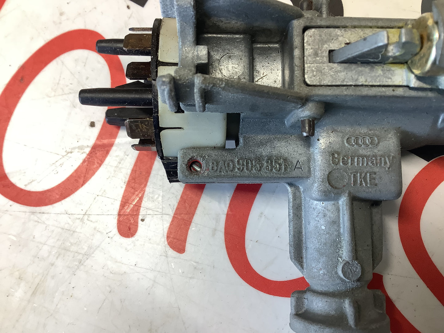 Ignition Lock & Switch 8A0905851A NOS