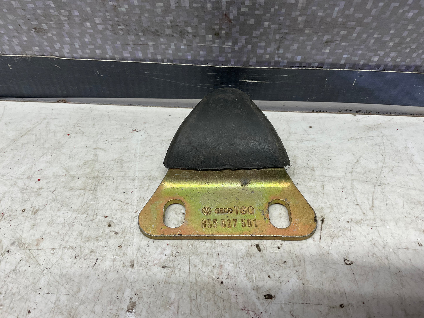 Trunk Lock Catch Plate  855827501  B2  URQ