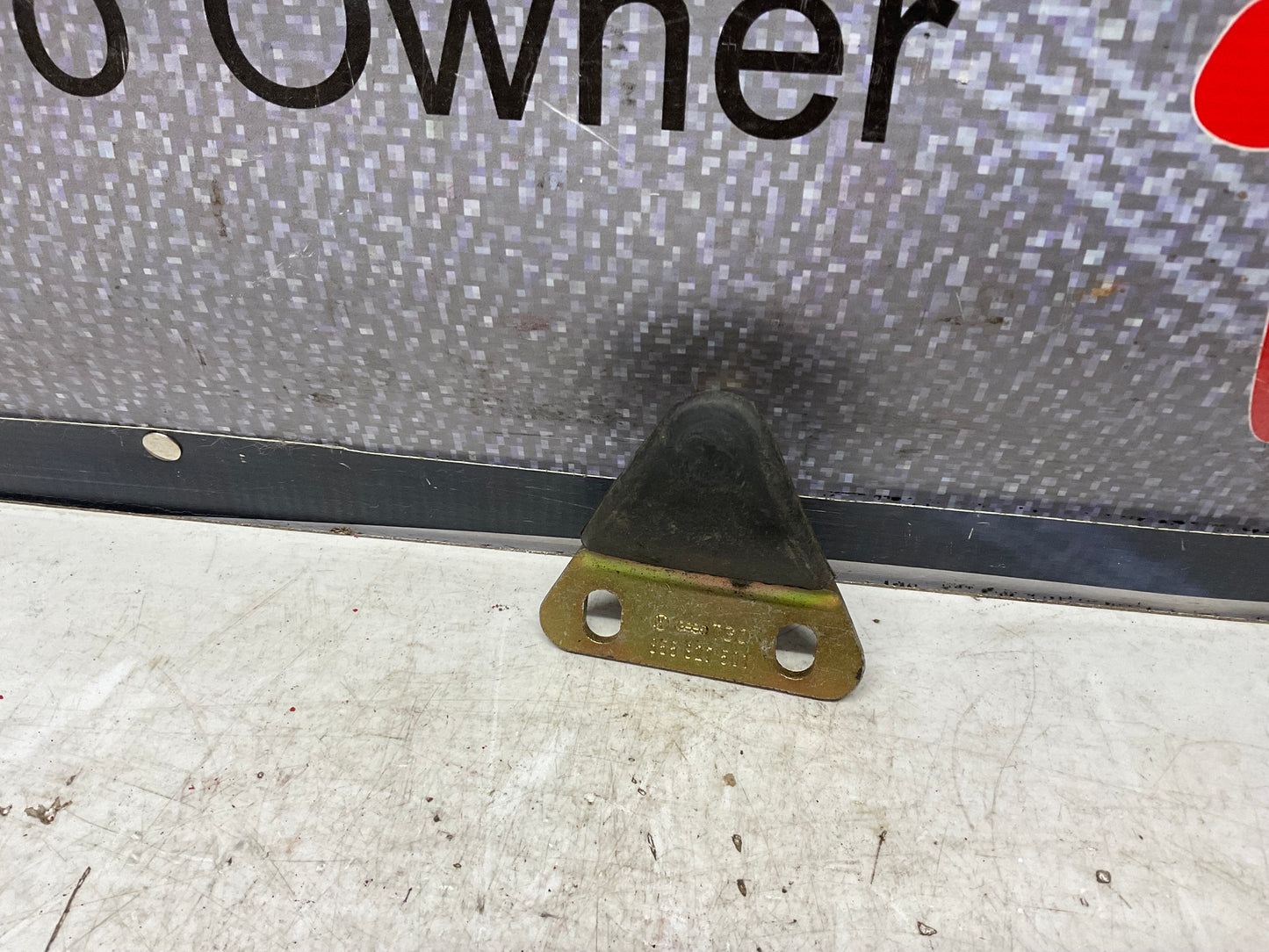 Trunk Lock Catch Plate  855827501  B2  URQ