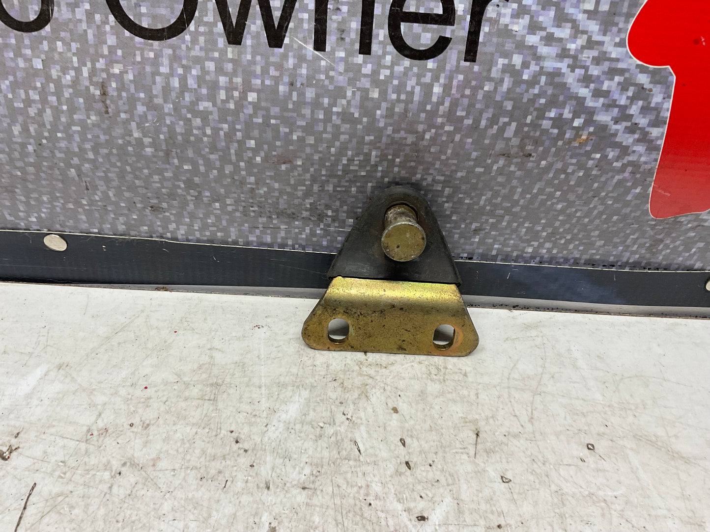 Trunk Lock Catch Plate  855827501  B2  URQ