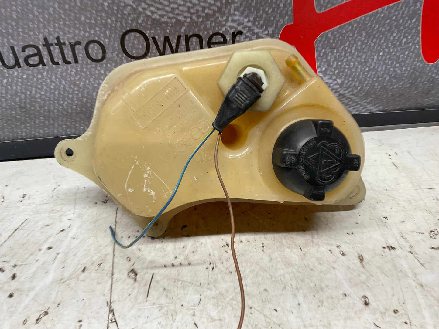 Coolant Expansion Tank Reservoir  811121407  URQ  B2