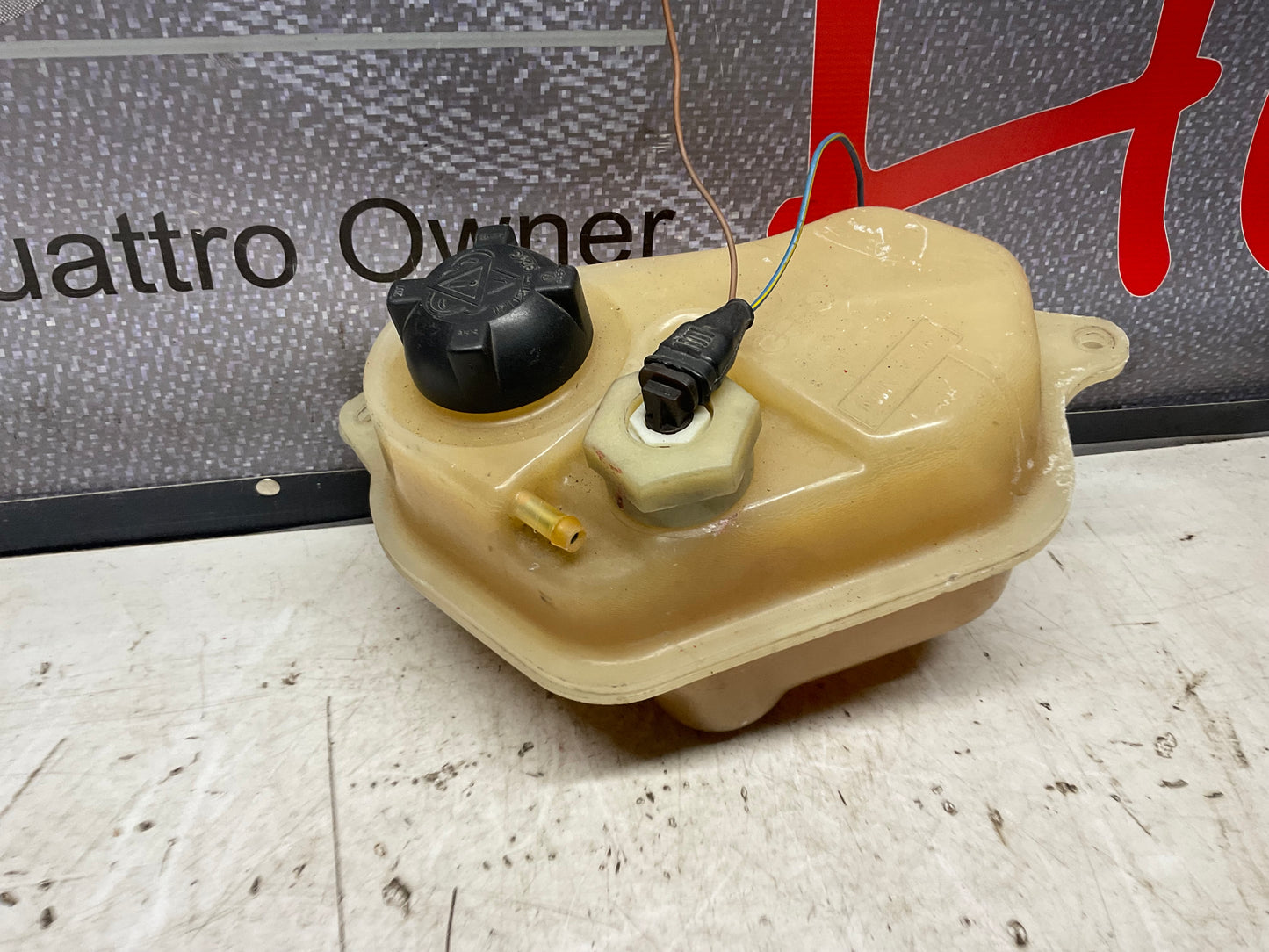 Coolant Expansion Tank Reservoir  811121407  URQ  B2