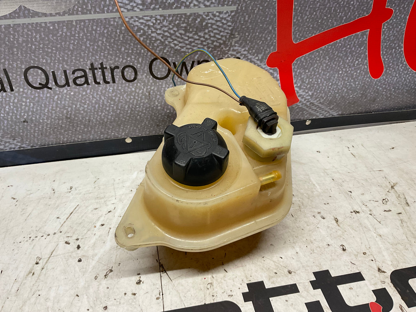 Coolant Expansion Tank Reservoir  811121407  URQ  B2