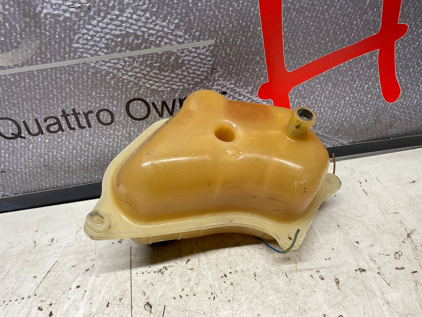 Coolant Expansion Tank Reservoir  811121407  URQ  B2