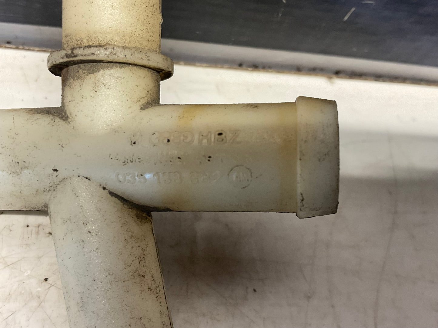 Double Elbow 4 Way Hose Connector  035133382