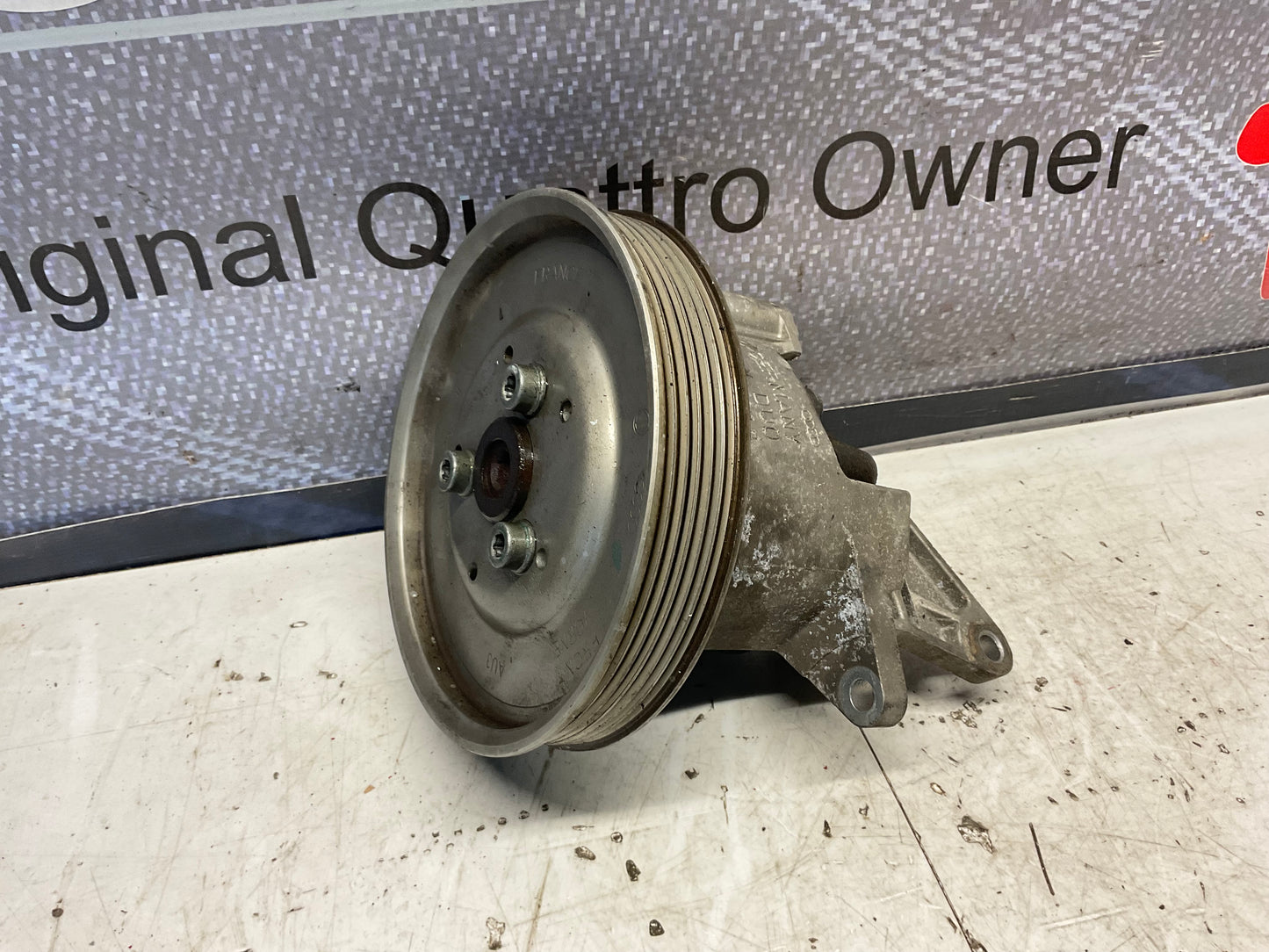 Power Steering Pump & Bracket  3B7422154A  B5  C5