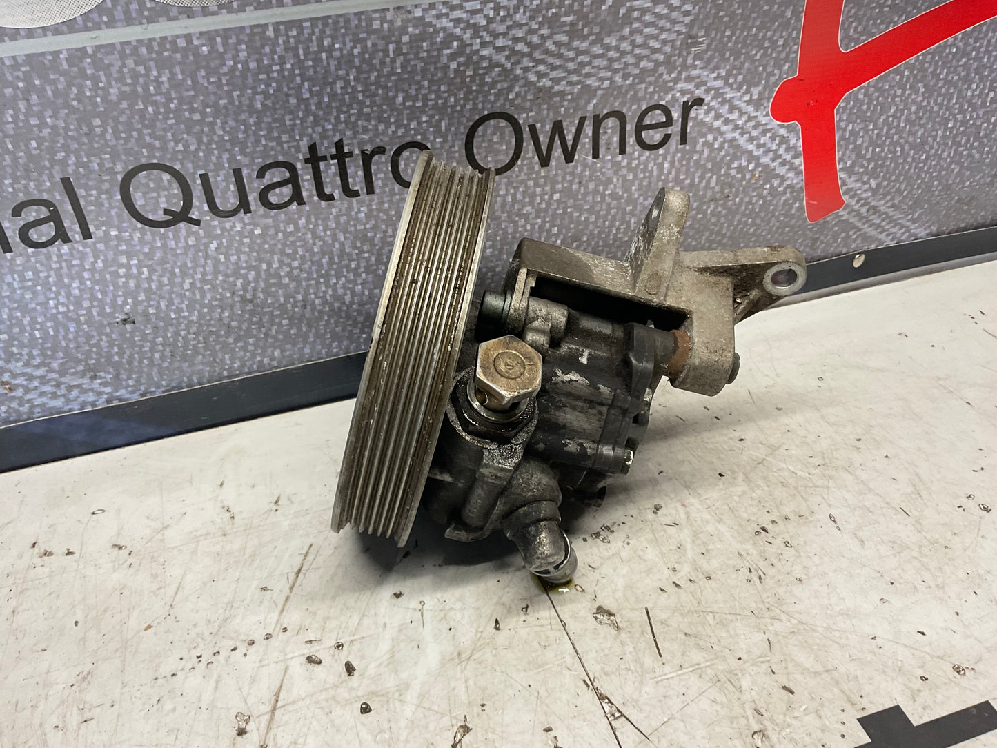 Power Steering Pump & Bracket  3B7422154A  B5  C5