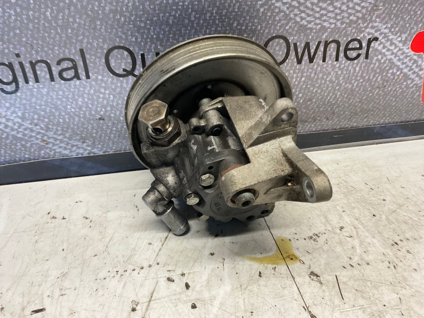 Power Steering Pump & Bracket  3B7422154A  B5  C5