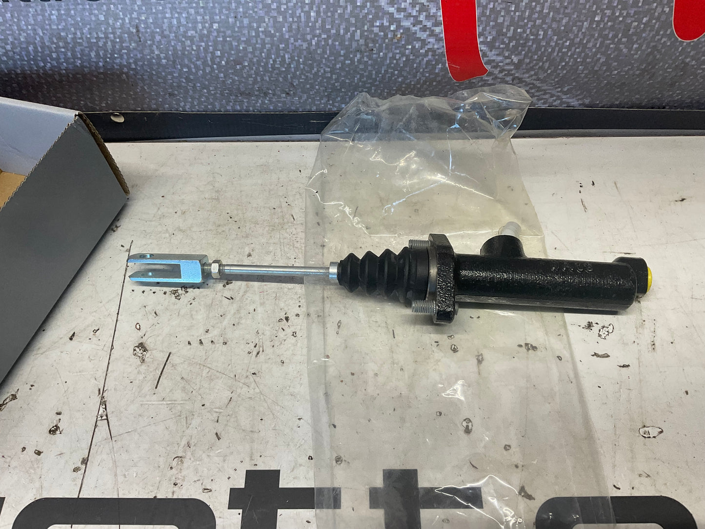 Clutch Master Cylinder NOS 857721401A  B2  FTE