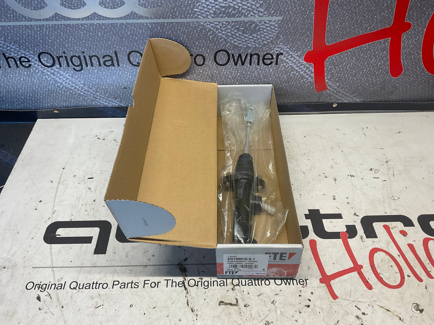 Clutch Master Cylinder NOS 857721401A  B2  FTE