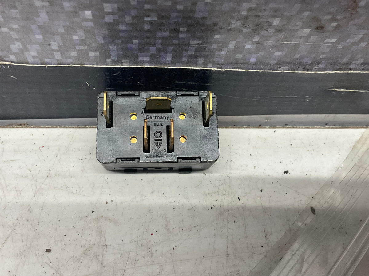 Power Window Switch NOS  443959855D  B3 C3