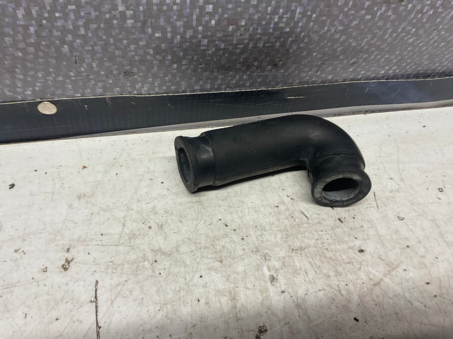 Idle Air Control Elbow Hose 034133999A