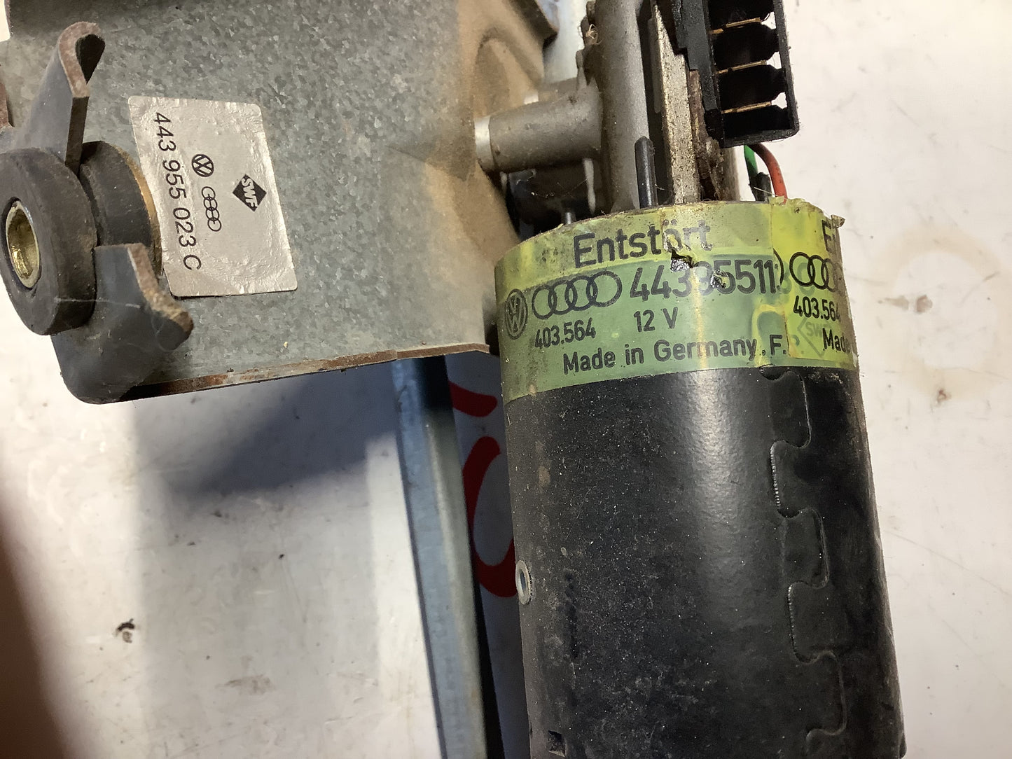 Windshield Wiper Motor/Linkage 443955023C