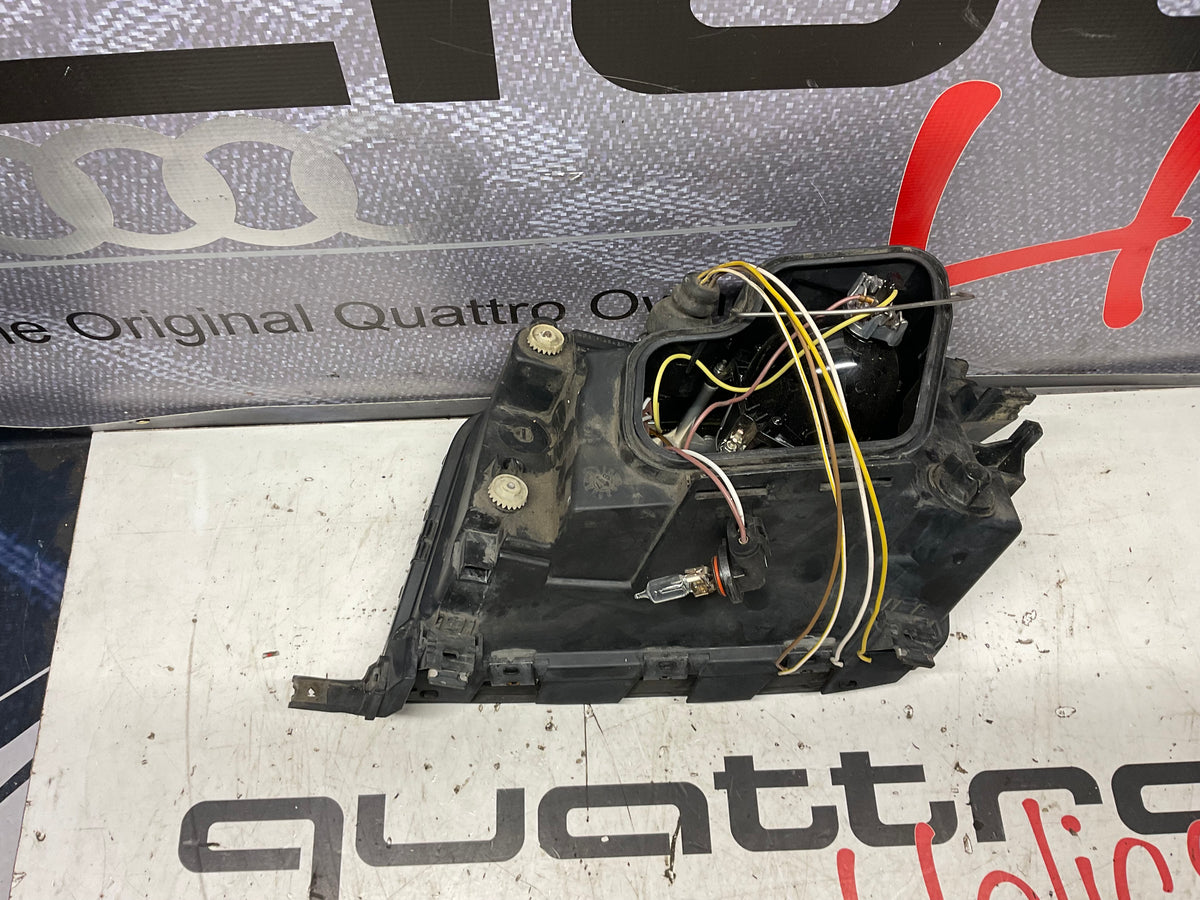 Passenger Headlight Right 4A0941004AT  C4  UrS6