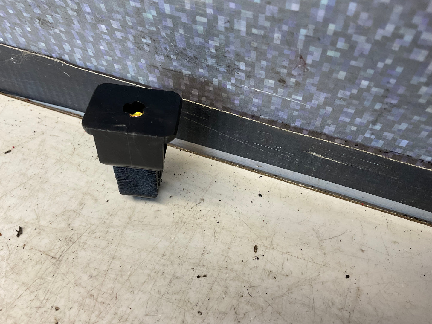 Expanding Nut Push In Clip  NOS  811807577K  D1 B2 B3 C3