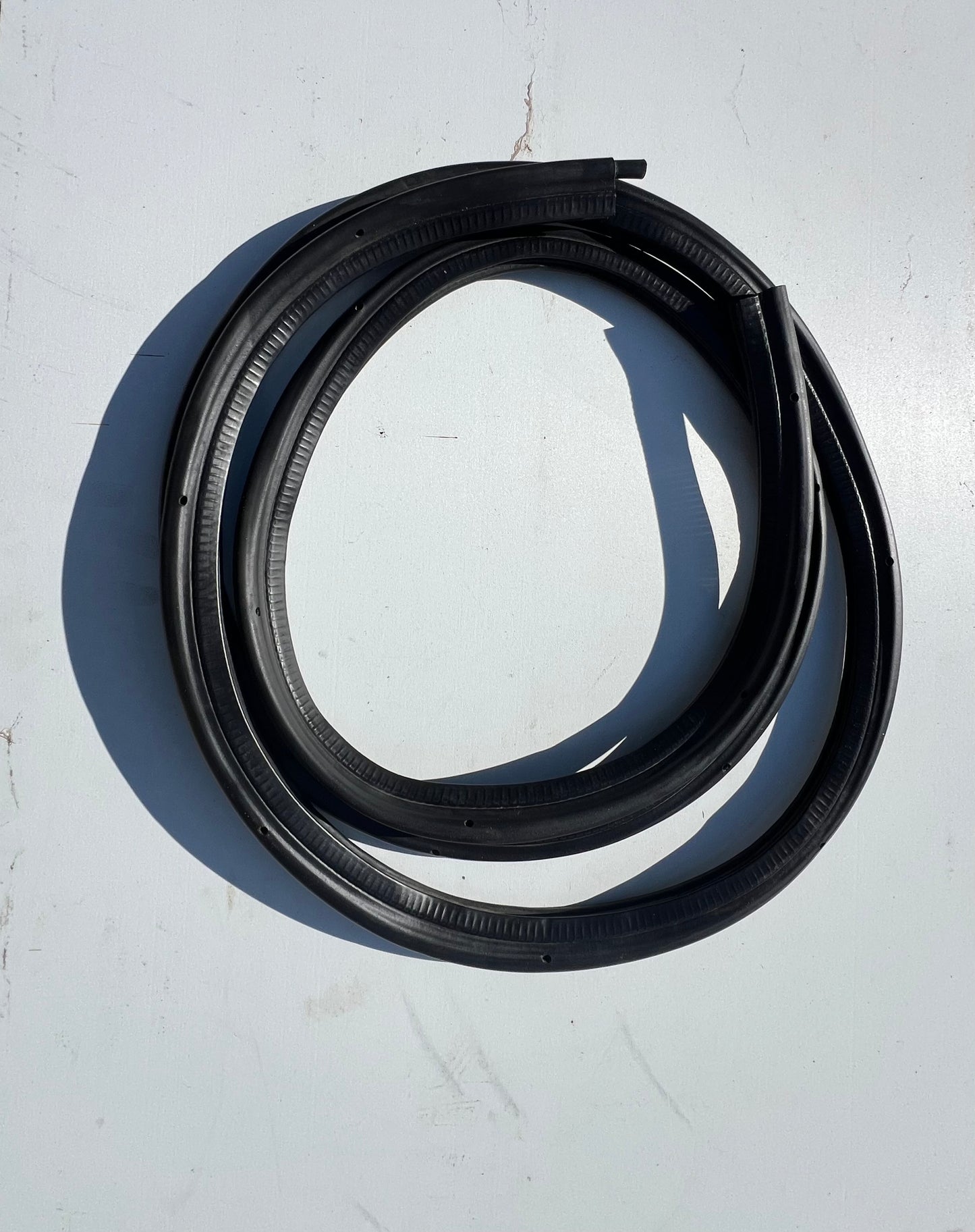 Trunk Rubber Weatherstripping Seal 443827705B  4000/80
