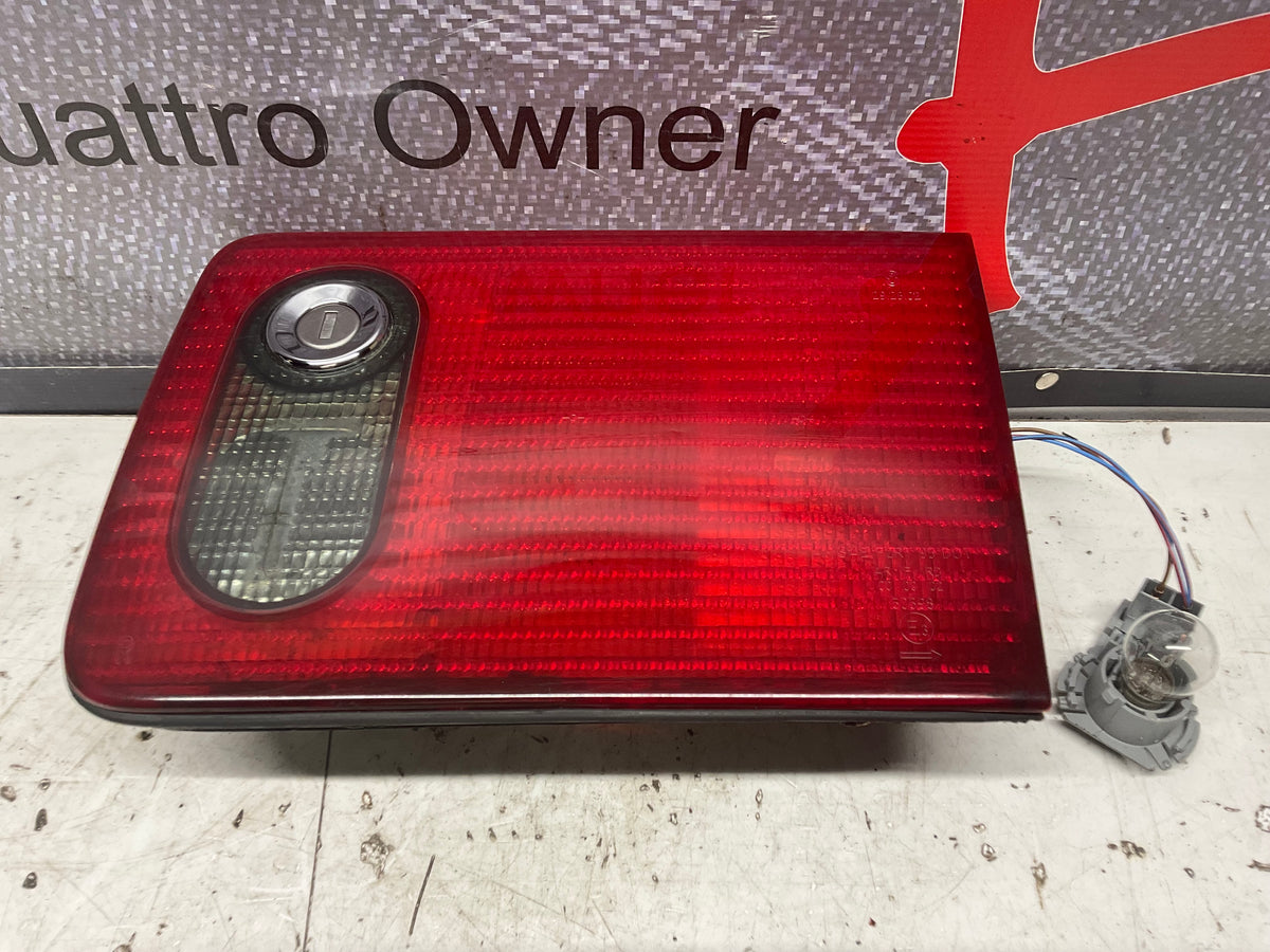 Passenger Side Inner Taillight & Lock Right  4D0945094  D2  A8  S8