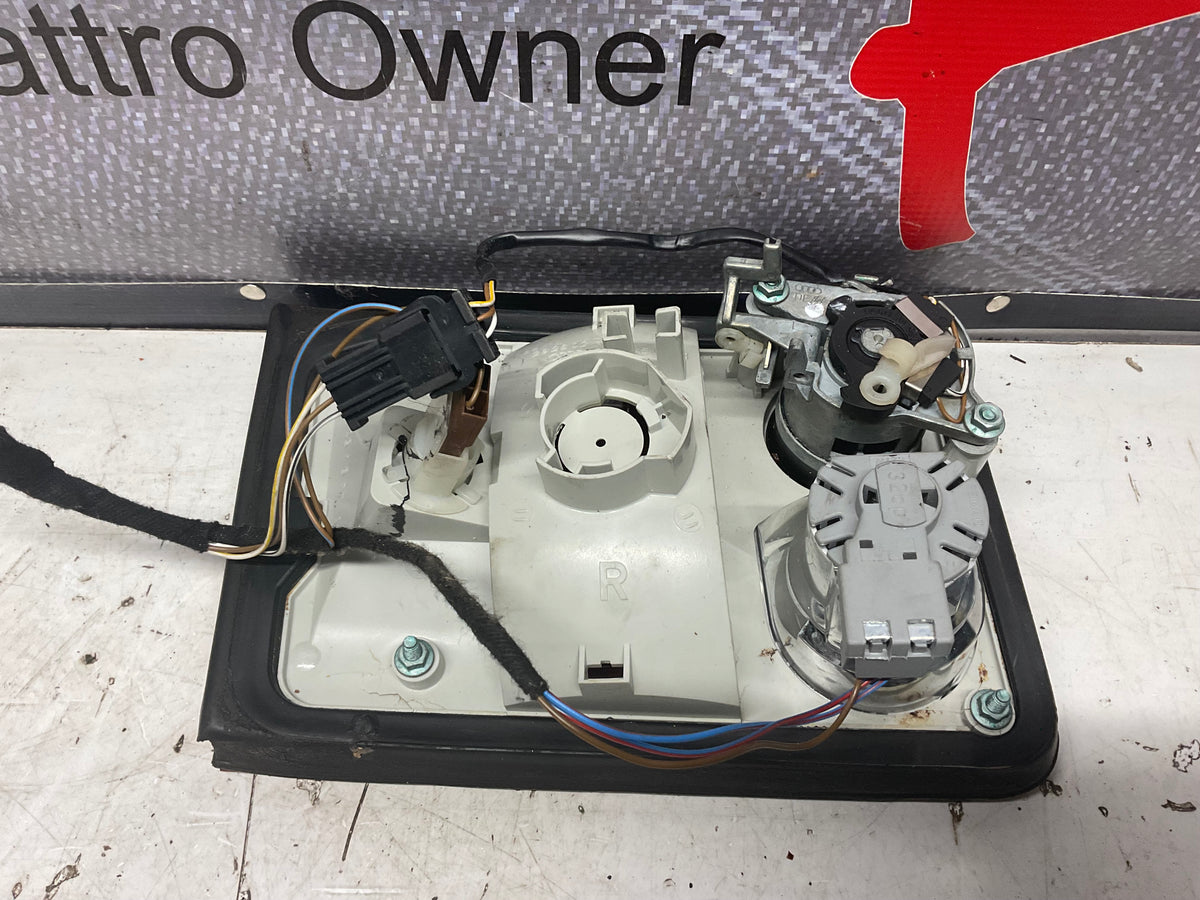 Passenger Side Inner Taillight & Lock Right  4D0945094  D2  A8  S8