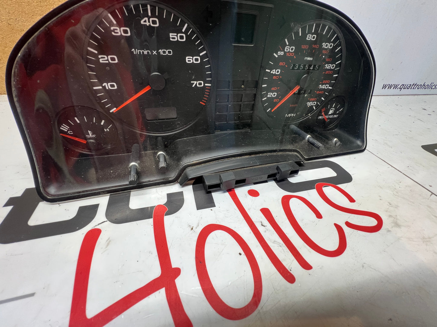 Speedometer / Gauge Cluster 893919035  B3