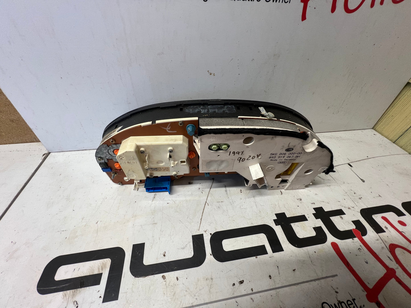 Speedometer / Gauge Cluster 893919035  B3