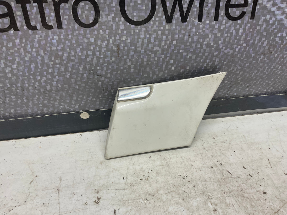 Driver Rear Quarter Panel Trim Left  4D0853983  D2