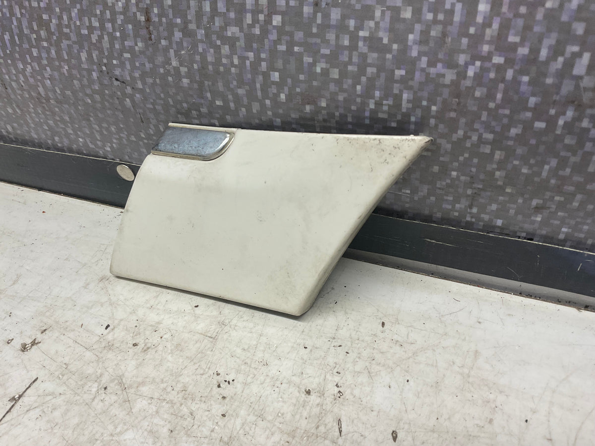 Driver Rear Quarter Panel Trim Left  4D0853983  D2