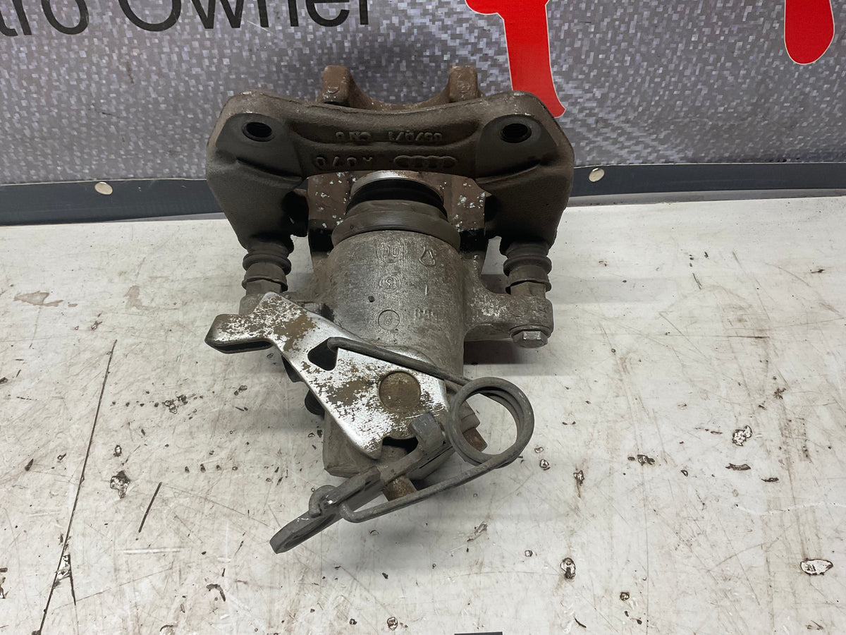 Passenger Rear Brake Caliper Right  4D0615424E  D2  Lucas