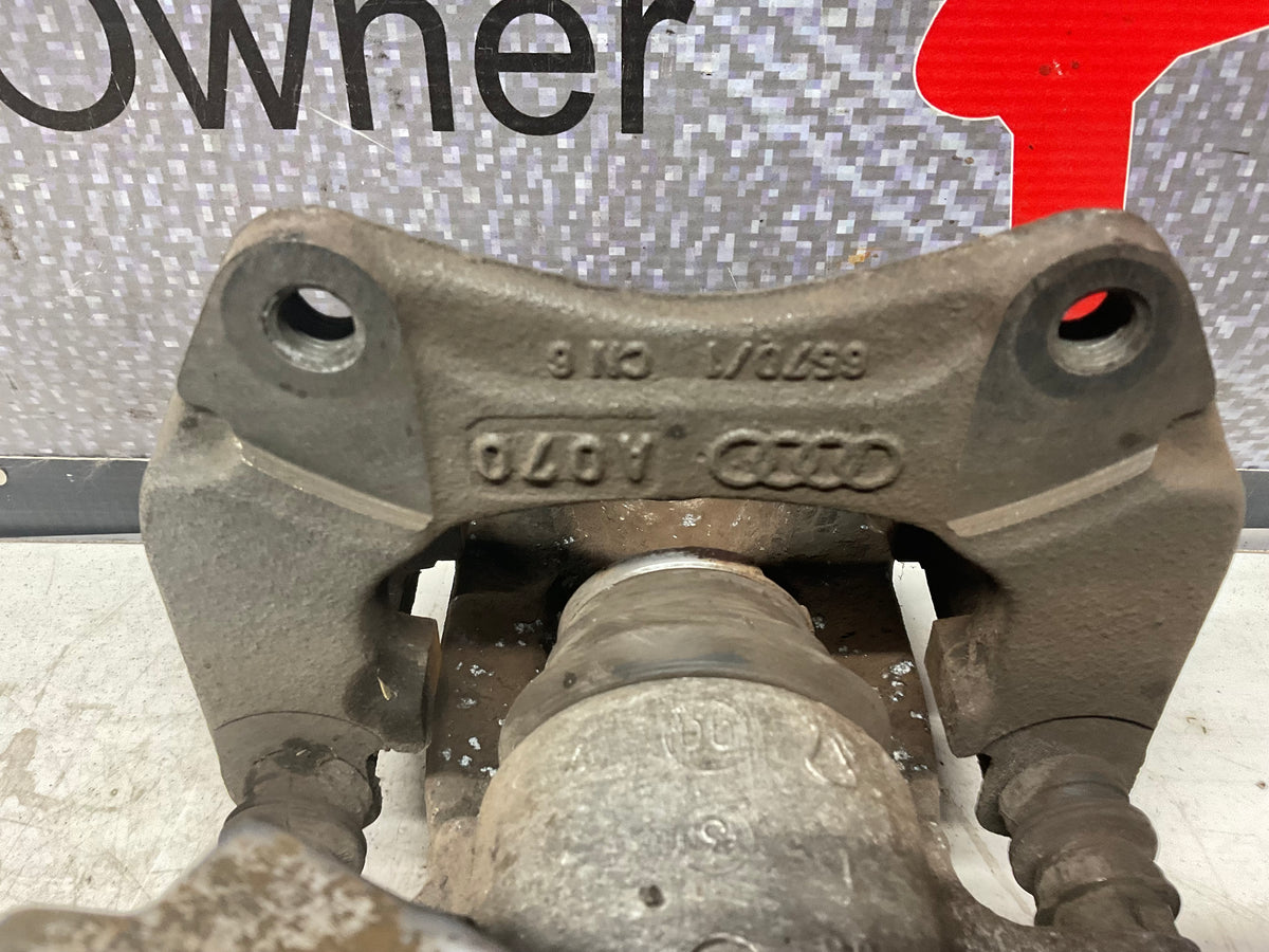 Passenger Rear Brake Caliper Right  4D0615424E  D2  Lucas