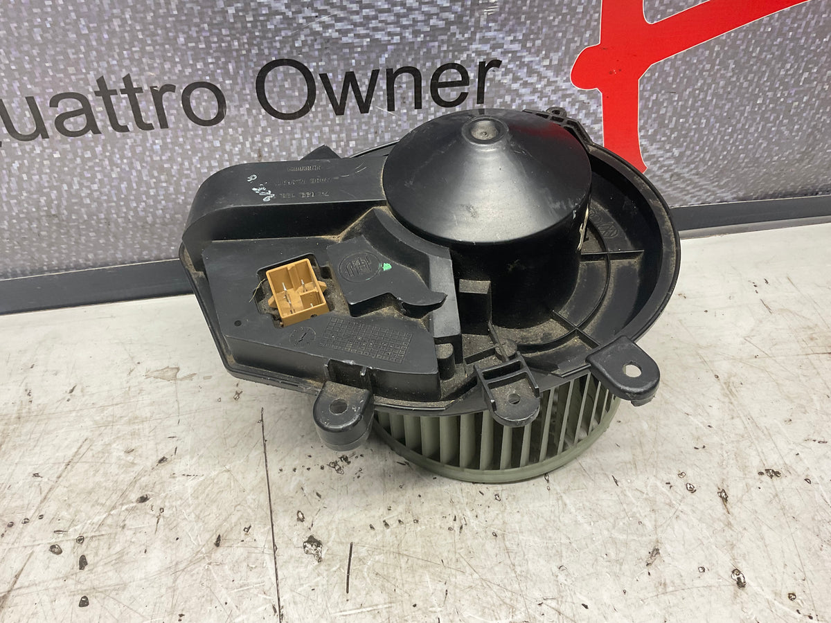 Climate Control Fan Blower Motor 8D1820021  B5