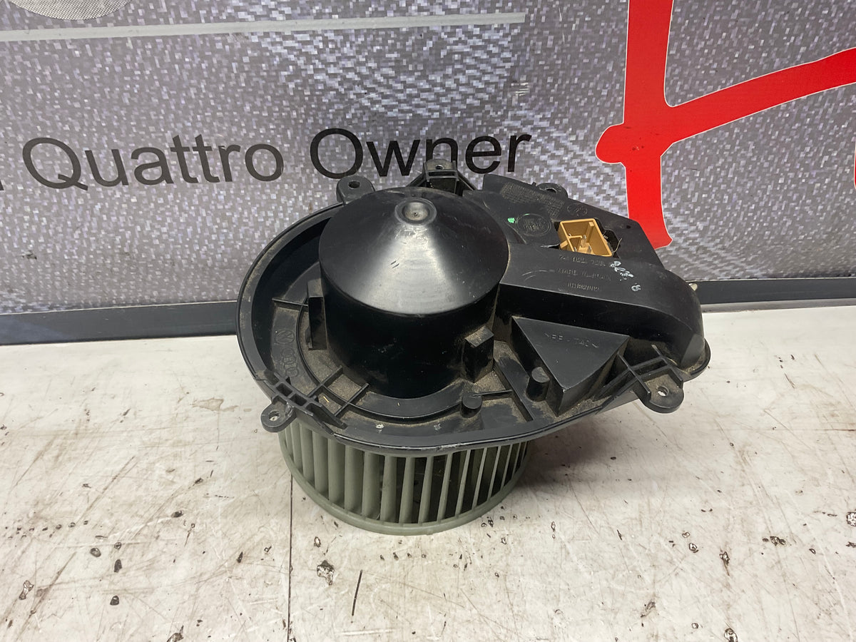 Climate Control Fan Blower Motor 8D1820021  B5