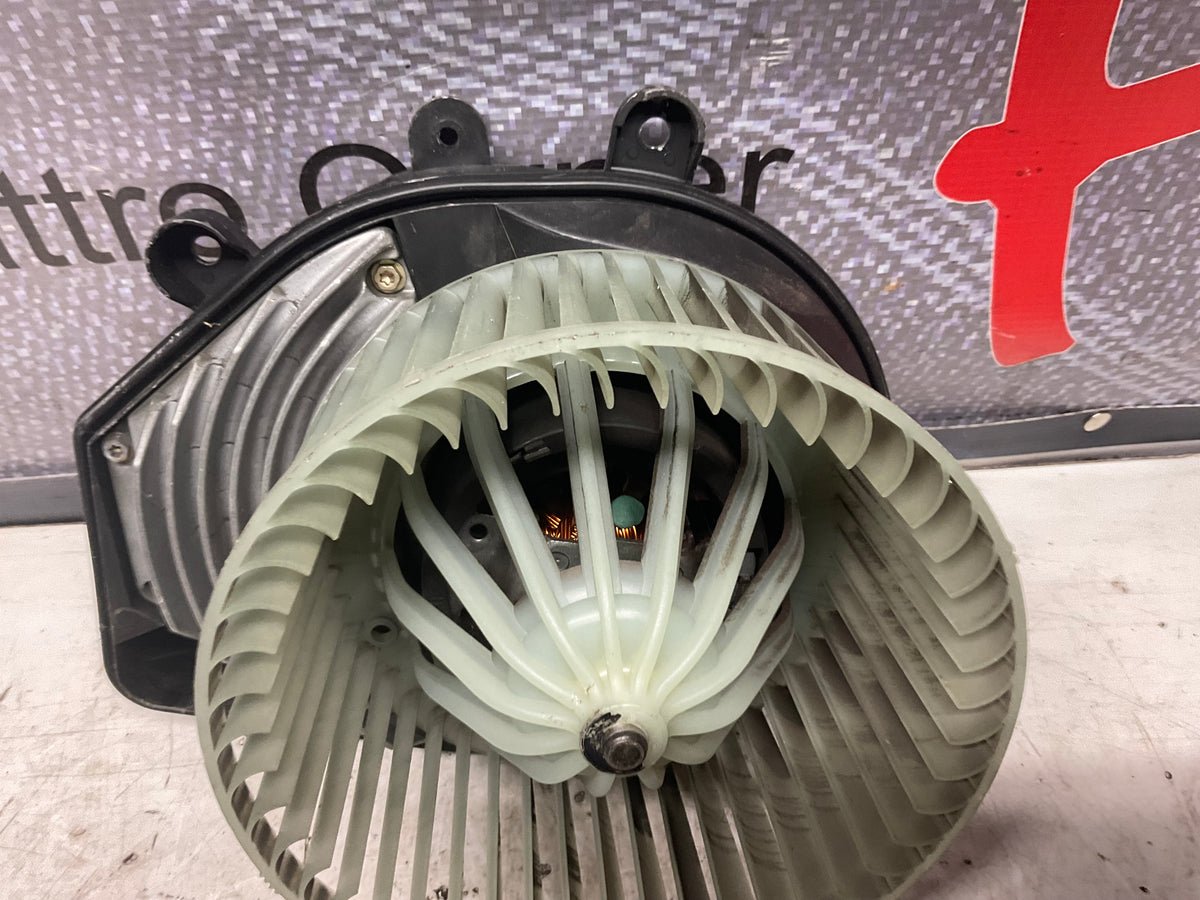 Climate Control Fan Blower Motor 8D1820021  B5