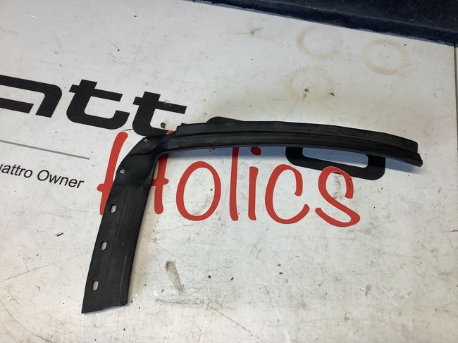 Driver Headlight Seal 8G0823737