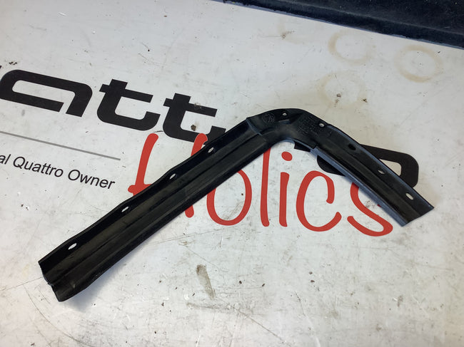 Driver Headlight Seal 8G0823737
