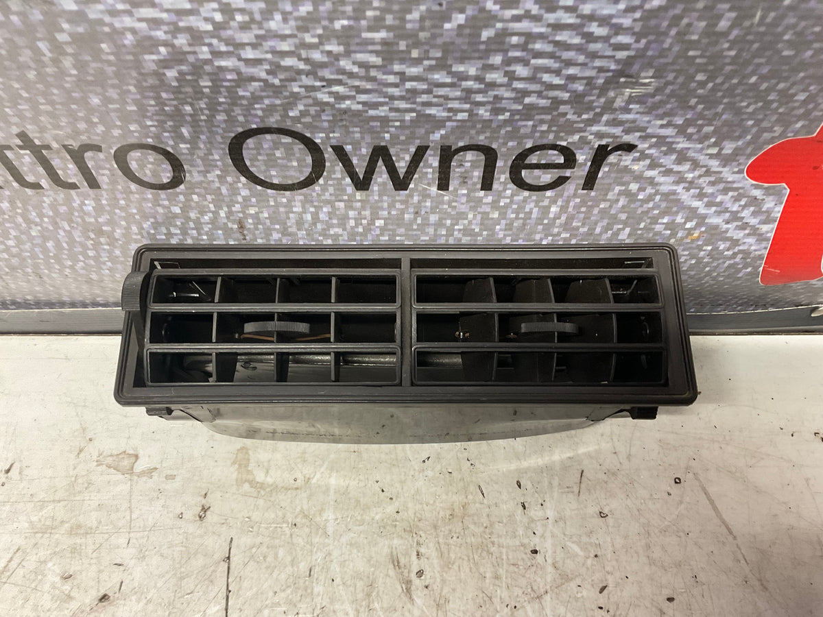 Center Dash Air Vent 843820329  B2  Brown