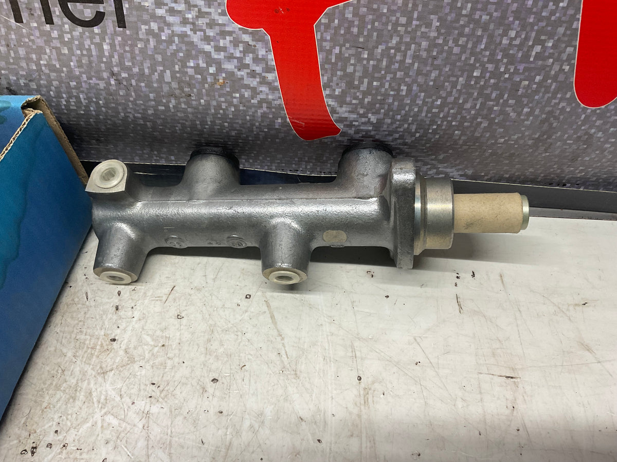 Brake Master Cylinder NOS 443611021  B2  URQ  C3  Ate