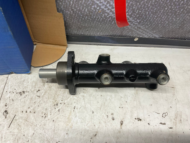 Brake Master Cylinder NOS 447611021  B2  URQ  C3  Ate